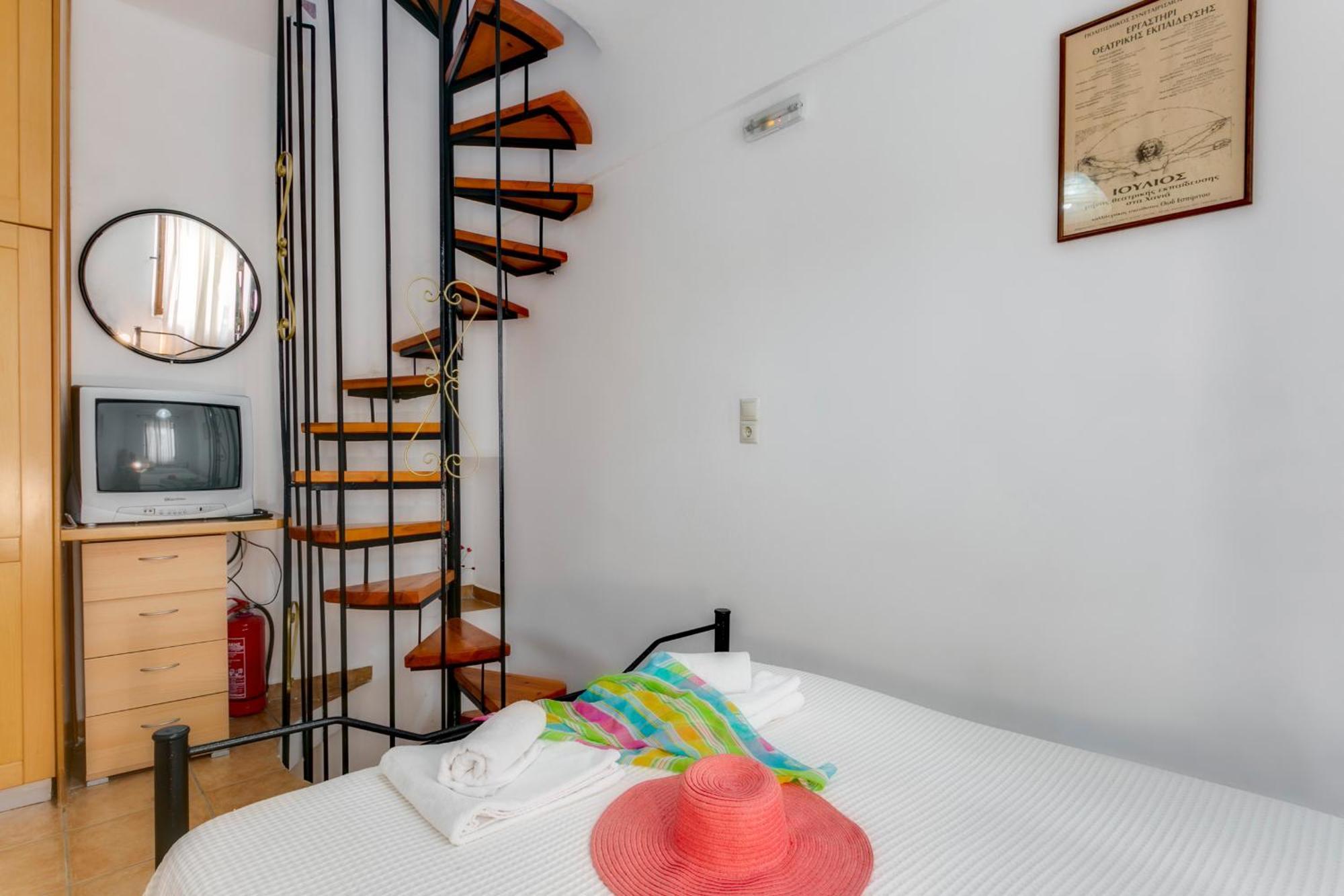 Ifigenia Rooms By Marios Ханья Экстерьер фото